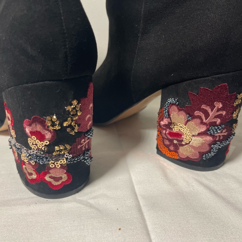 Express Embroidered Sequin Heel Faux Suede Booties Size 9 - Picture 2 of 5